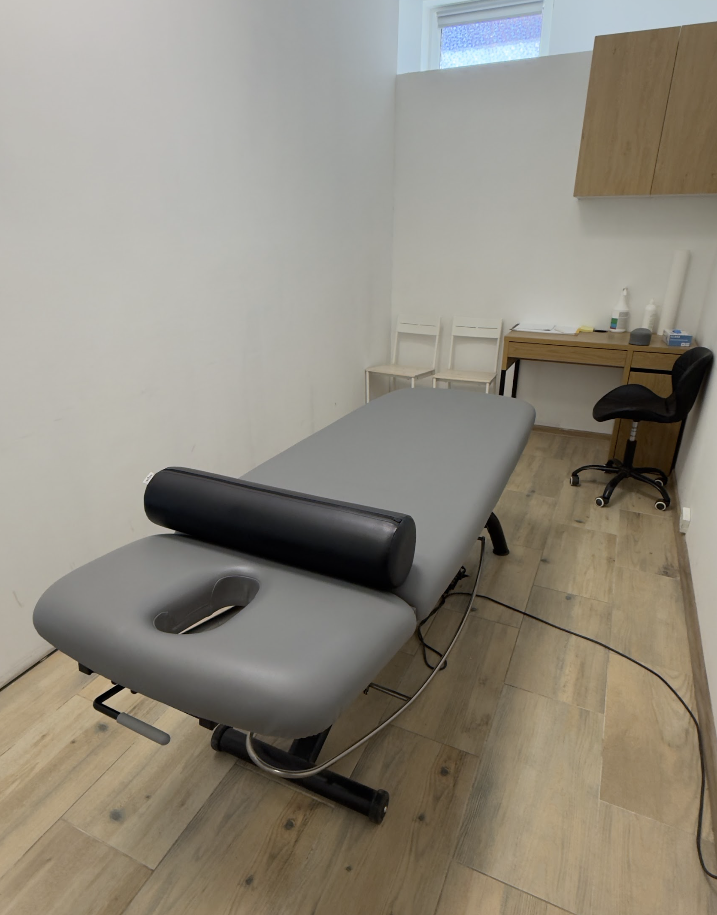 Fizjoterapeuta podczas terapii w Restart Fizjo